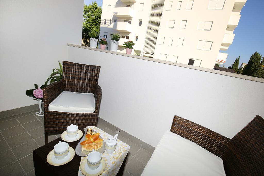 Flowers, Free Garage Parking Appartement Zadar
