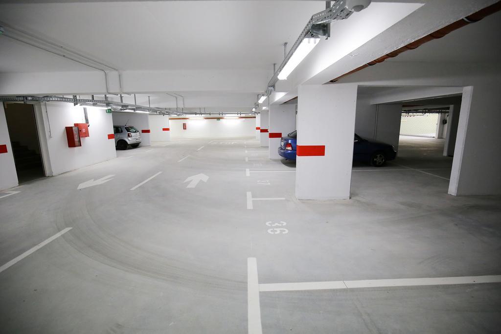 Flowers, Free Garage Parking