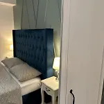Apartment Flowers, Free Garage Parking