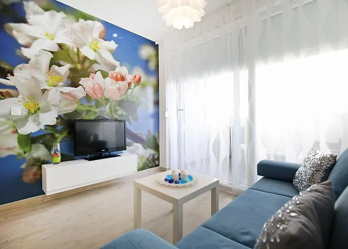 Apartment Flowers, Free Garage Parking