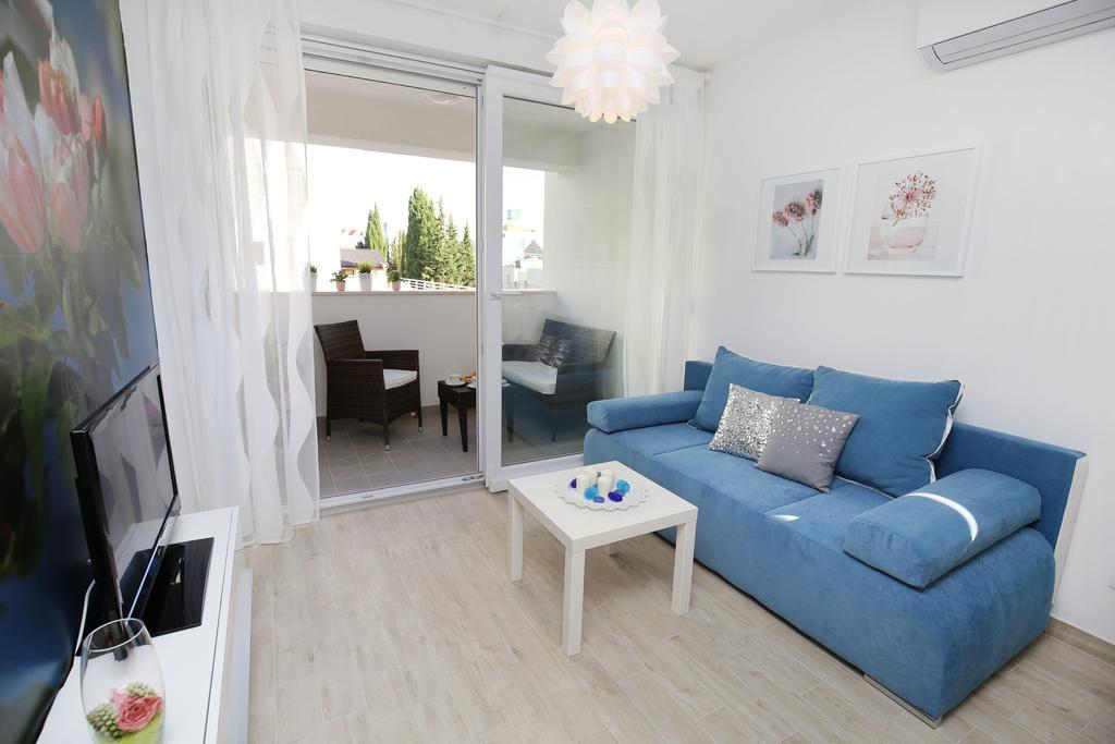 Flowers Apartment